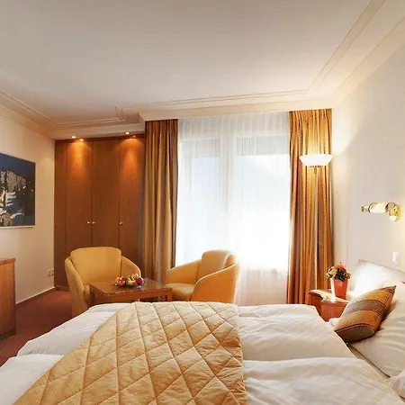 호텔 콩그레스 4*